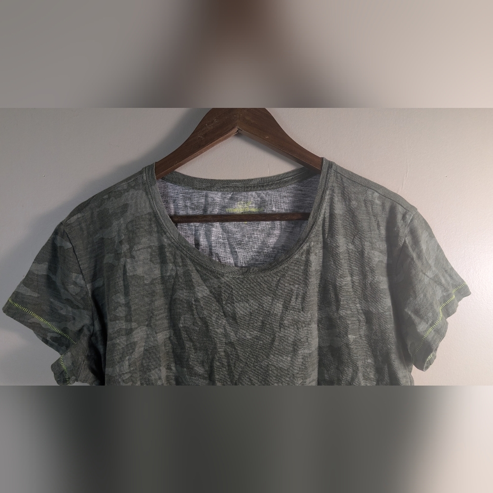 Vineyard Vines Camouflage Green Cotton Surf Tee Shirt - Picture 2 of 6